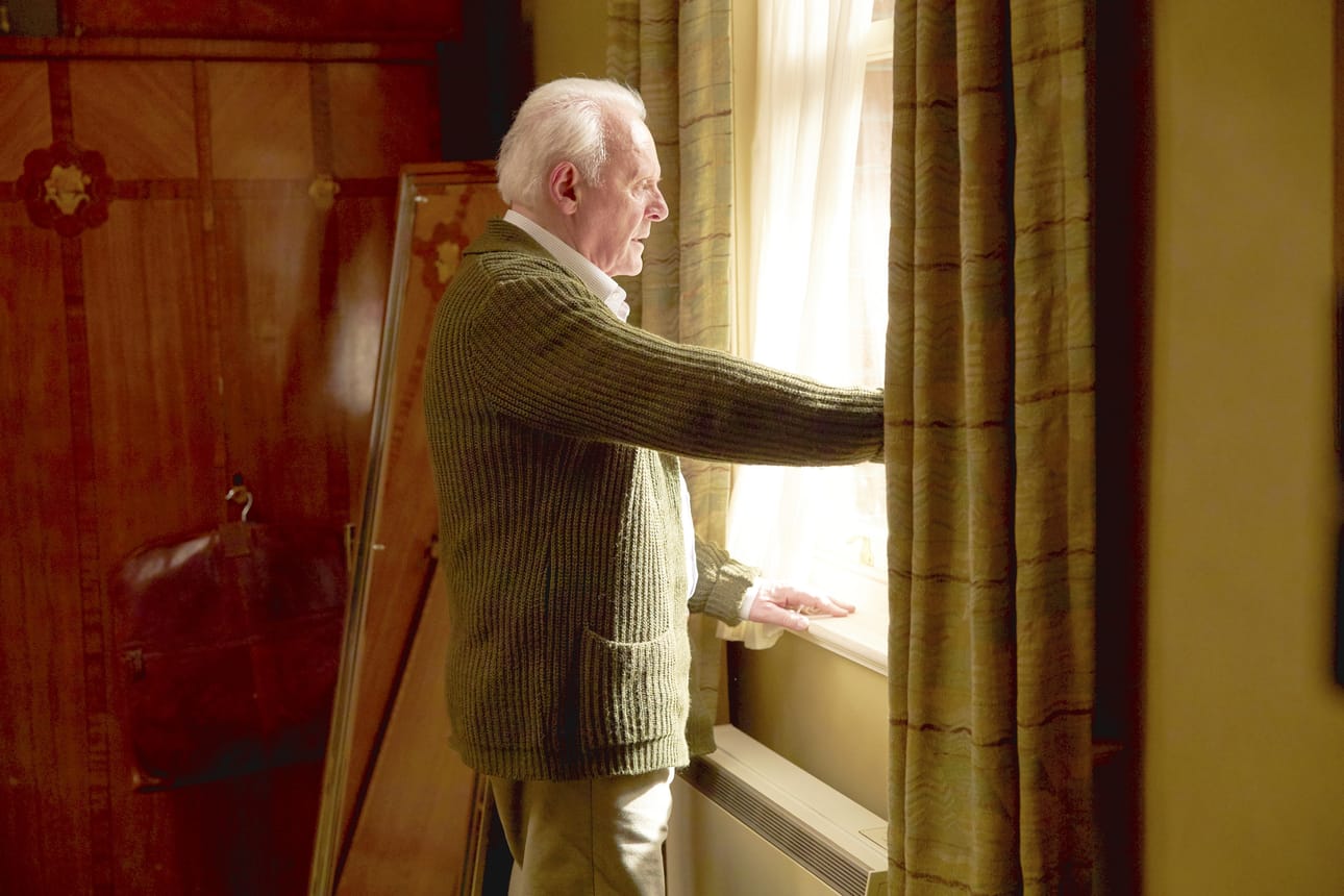 Anthony Hopkins tekee hienon roolityön miehenä, joka menettää otteen todellisuudesta.