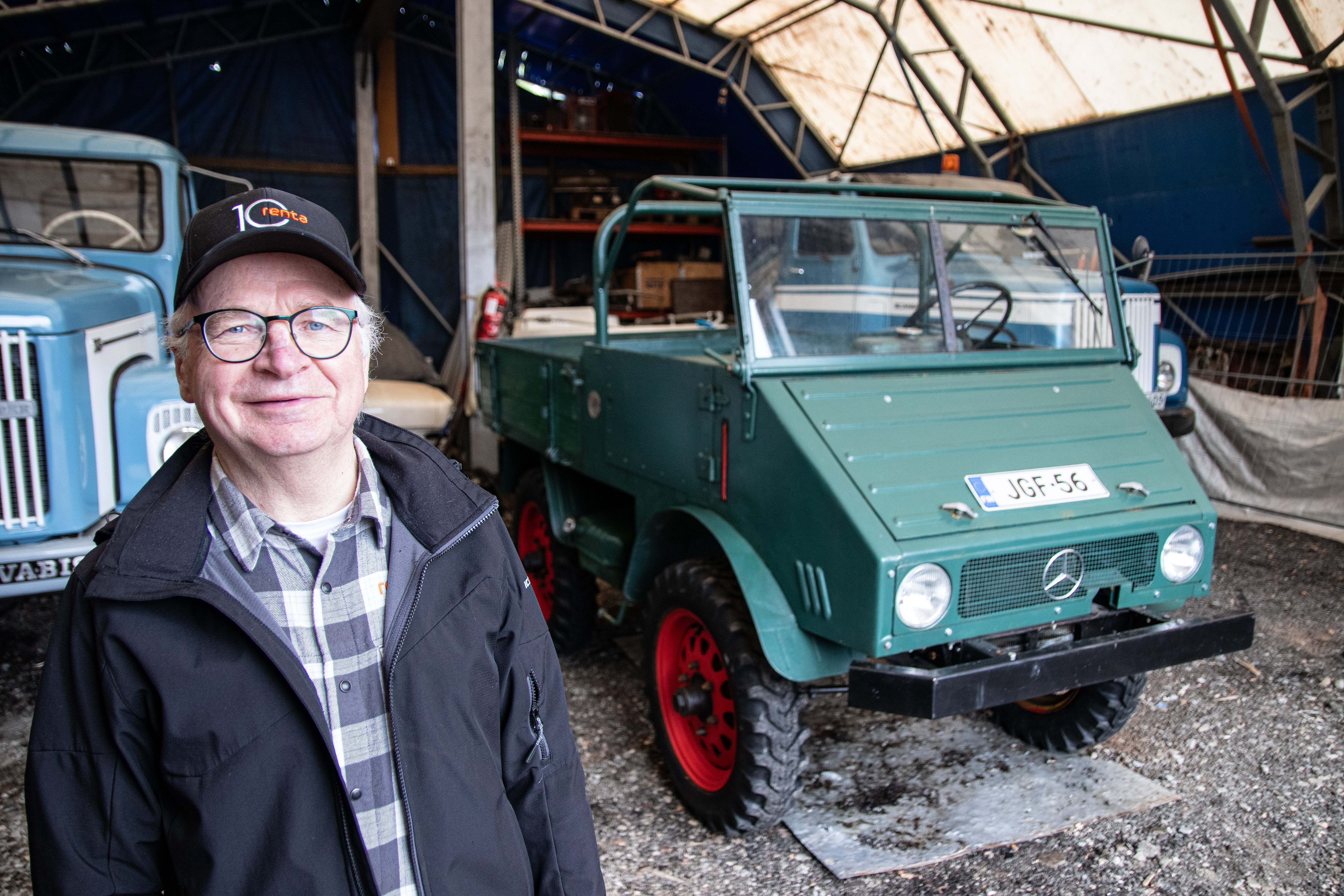 Kuusamolainen Timo pelasti 1950-luvun Unimogin varikolta, entisöintiin kului vuosikausia – katso, millainen menopeli säänpieksämästä kuormurista kuoriutui vuosien laiton jälkeen