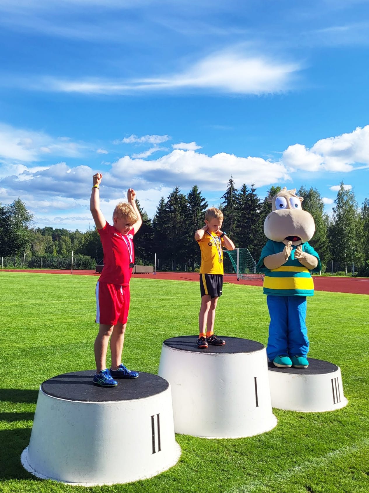Kisailijoita kannustamassa nähtiin myös Henri Hippo.