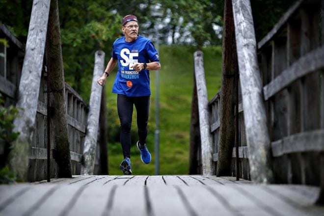 Parhaimpina harjoittelukuukausina Tuure Väli-Torala juoksee viitisensataa kilometriä. 10 kilometriä taittuu tunnissa.