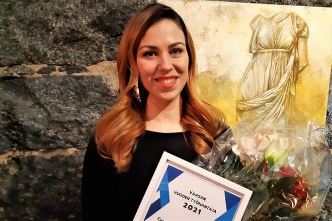Cavan yrittäjä Niina Räsänen on onnellinen Vuoden työnantaja -voitosta. Kuva: Anne Laurila