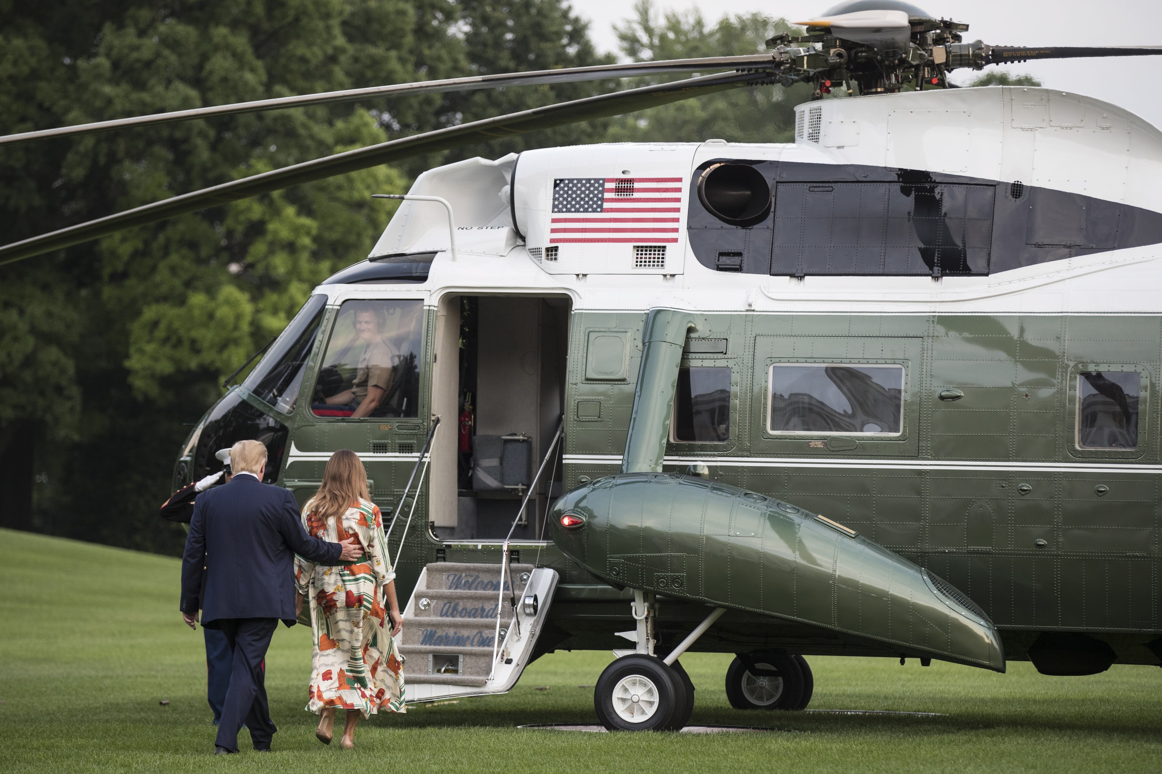 Donald ja Melania Trump lähtivät kohti Eurooppaa sunnuntaina. Vierailu on saanut ristiriitaisen vastaanoton Britanniassa.