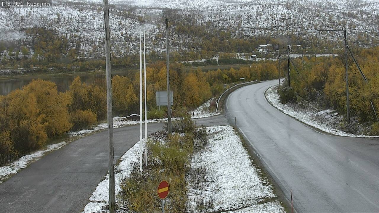Utsjoen Nuorgamissa näytti viikko sitten sunnuntaina tältä. Kuva poimittu Väyläviraston kelikamerakuvista.