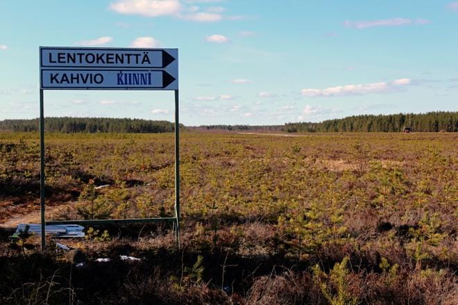 Suomen ilmailijat -yhteenliittymä neuvottelee paraikaa mahdollisuudesta ostaa Alajärven Menkijärven lentokenttäalueen lentotoimintaa palvelevat osat. Kuva: Tarja Riihimäki