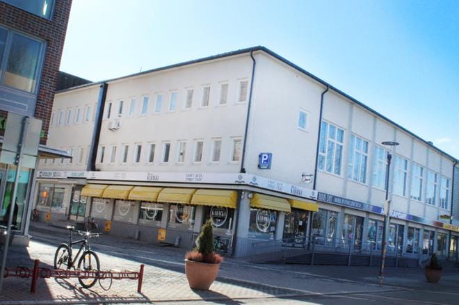 Maakuntatalolla on kulttuurihistoriallista arvoa, mutta vielä sen kohtalo ei ole selvä. Kuva Outi Rantala