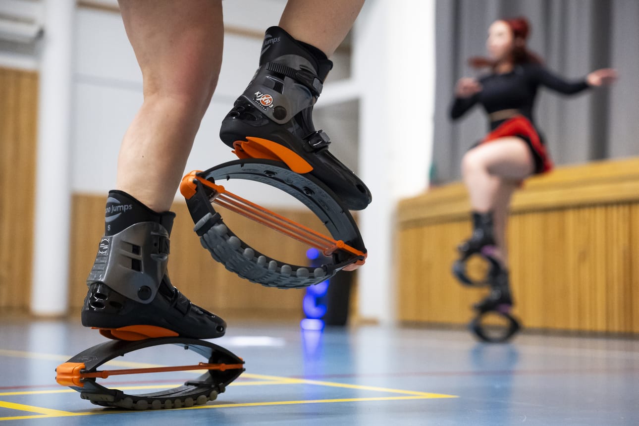 Kangoo Jumpsissa käytettävät kengät eivät ole jokapäiväinen näky katukuvassa.
