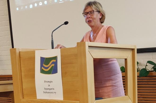 Sukujuhlaan osallistui oikeusministeri Anna-Maja Henriksson. Kuvat: Irma-Liisa Juuti
