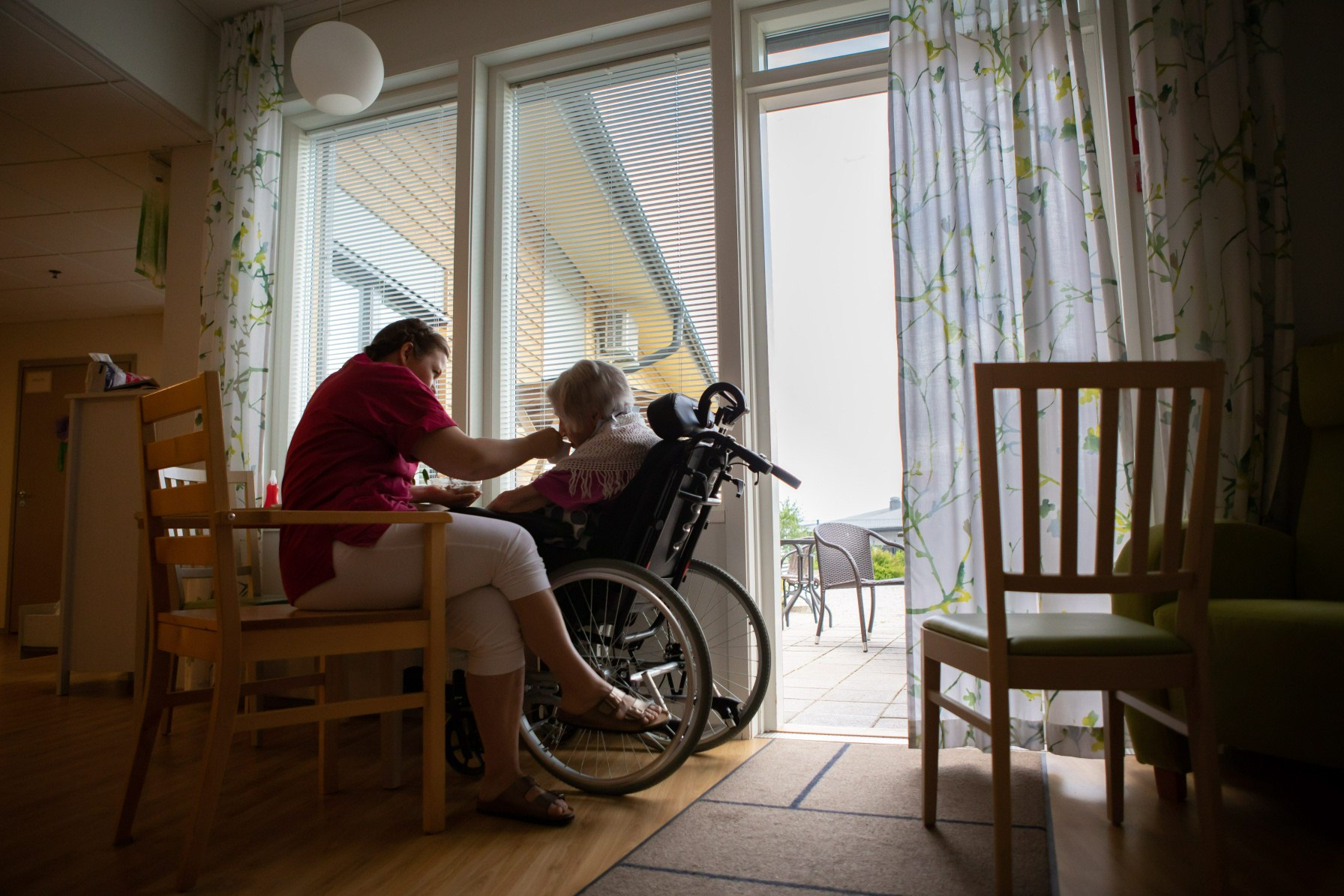 Hoivakoteihin jonotti hyvinvointialueilla kesäkuun lopussa yli 2 500 ikääntynyttä