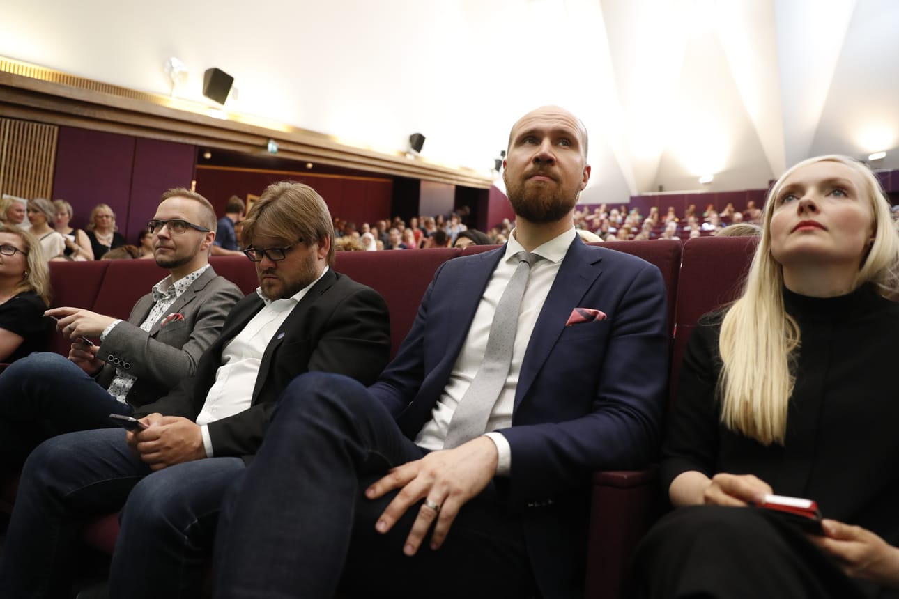 Olli-Poika Parviainen, Mika Flöjt, Touko Aalto, Maria Ohisalo pyrkivät vihreiden puheenjohtajaksi viime puoluekokouksessa. Aalto valittiin, mutta tehtävää hoitaa nyt Ohisalo, kun Aalto on sairauslomalla.