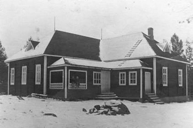 Soinin Nuorisoseuran ensimmäinen talo oli Rientola, joka paloi elokuvaesityksen jälkeen 1955. KUVA: LASSE AUTIO