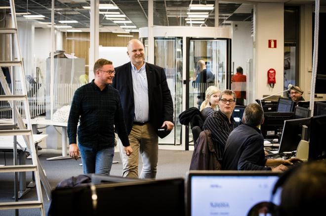 Päätoimittaja Jouko Jokinen on vastuussa siitä, ettei journalistinen päätösvalta valu Ylen toimituksen ulkopuolelle.