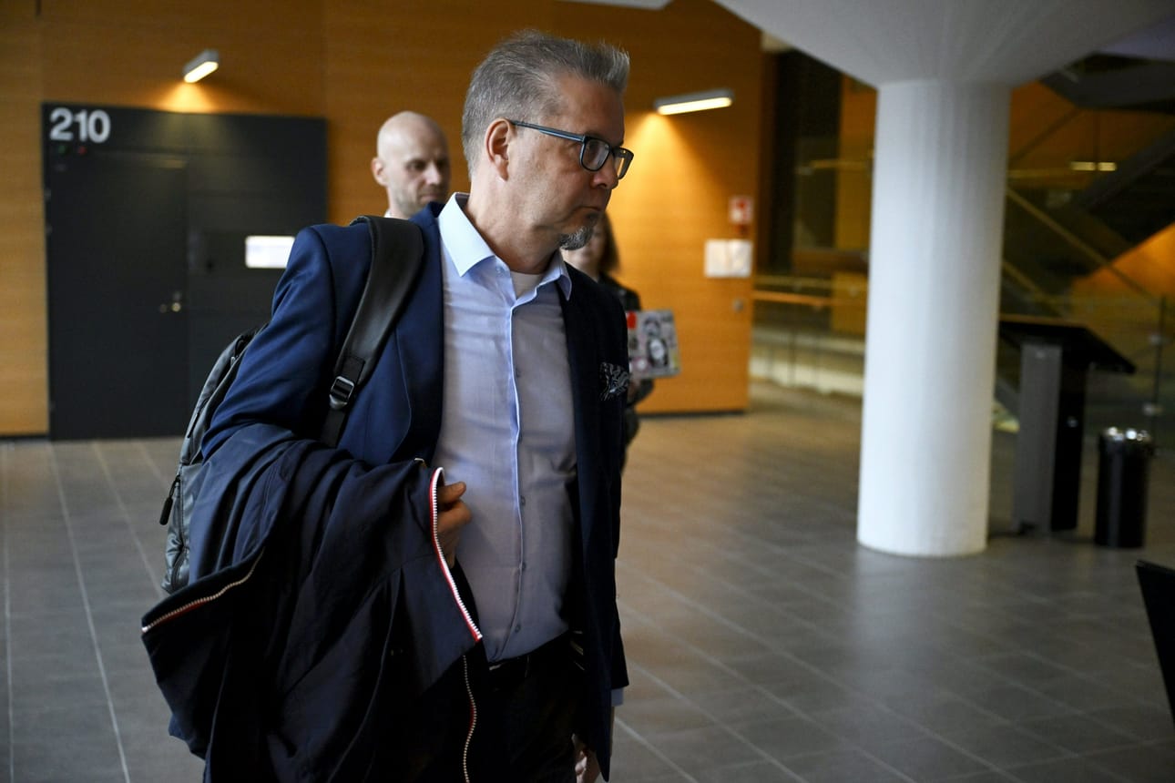 Syyttäjä vaatii jutun kirjoittaneelle toimittajalle Paavo Teittiselle ja päätoimittaja Antero Mukalle (kuvassa) ehdollista vankeutta törkeästä kunnianloukkauksesta ja törkeästä yksityiselämää loukkaavasta tiedon levittämisestä. LEHTIKUVA / Antti Aimo-Koivisto