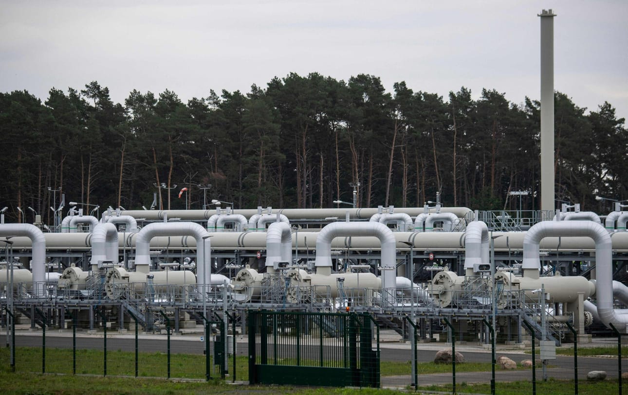 Maailman suurimpiin kaasunviejämaihin lukeutuva Venäjä pullistelee energia-alan suurvaltana, mutta samaan aikaan sillä on valtavia vaikeuksia saada verkkoaan laajennettua kotimaassa. Yksi mittava hanke on ollut Nord Stream 2 -kaasuputki.