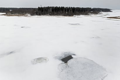 Kelkka upposi Ruottalon edustalla – Jäät ovat paikoitellen yhä heikot