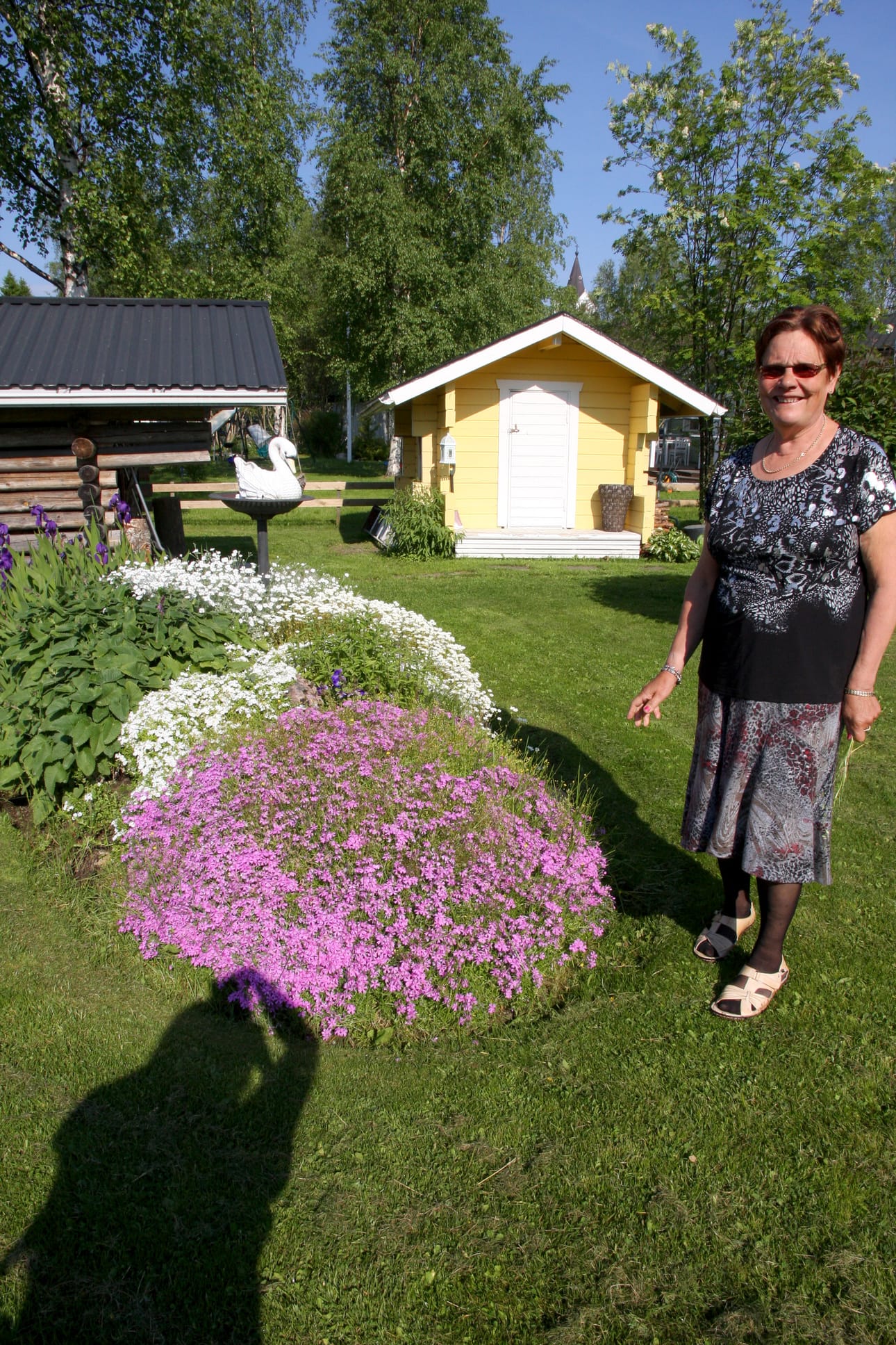 Hilkka Haaraniemi rakastaa kauniita kukkia.