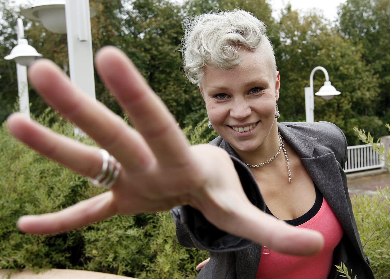 Saara-Elina Partasella on tanssitaustaa baletista showtanssiin ja kasaribiciin.