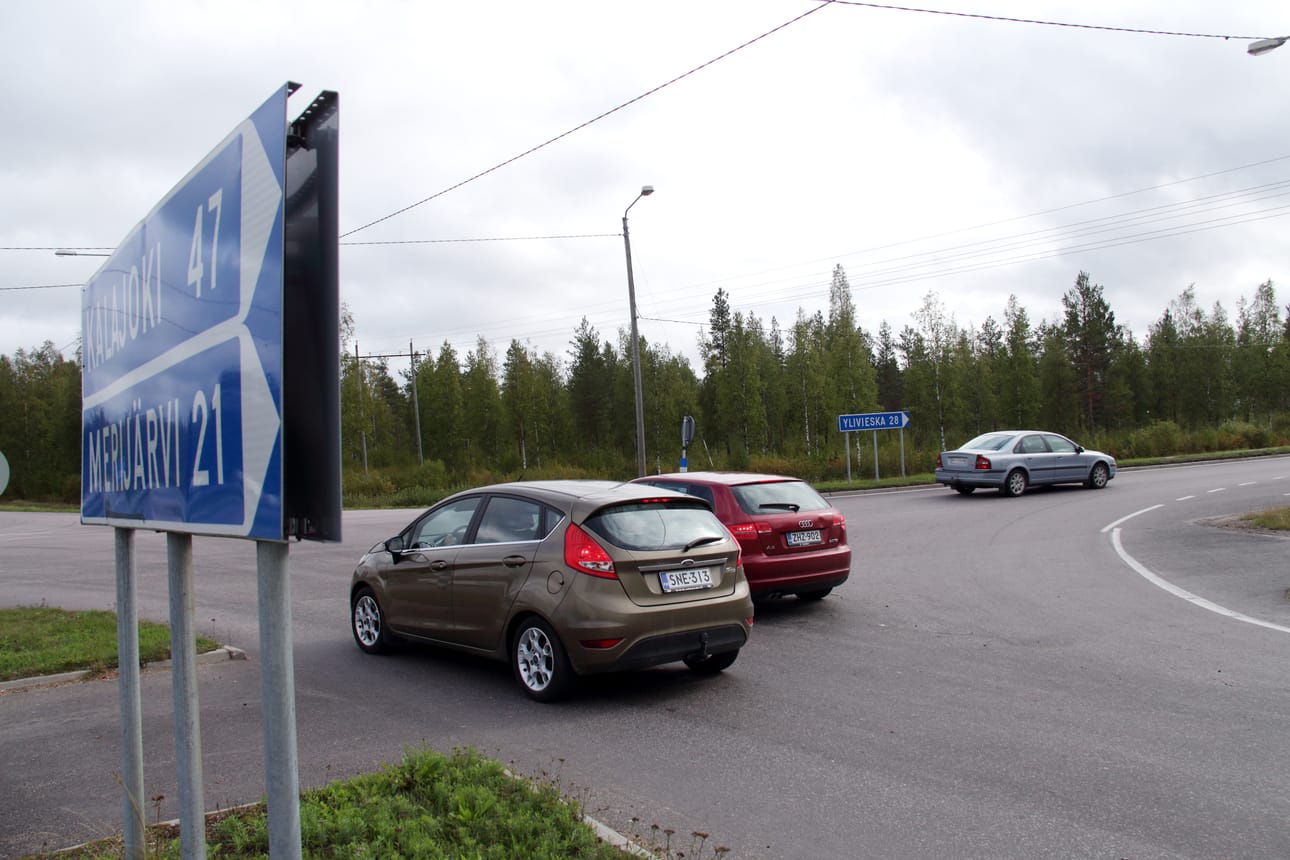 Autojen lukumäärä asukasta kohti vaihtelee suuresti riippuen siitä, minkä maakunnan tilastoja katsotaan.