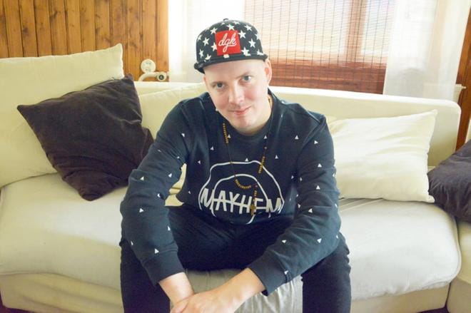 Kid1 alias Mika Maunus on julkaissut ”Ei saa kaatuu” -singlen yhteistyössä Pasasen ja Samirin kanssa. KUVA:MIINA HAKALA