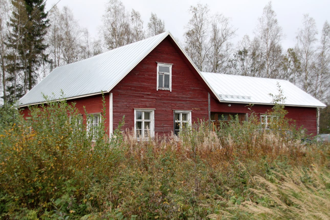 Kerälän Raittiusyhdistys sai välivuoden jälkeen 18 000 euron avustuksen seurantalonsa kunnostukseen. Kuva ajalta ennen korjauksia. Arkistokuva: Sari Junnonaho