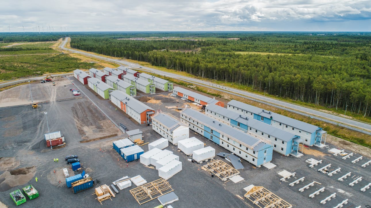 Vielä viime elokuussa Fennovoima ilmoitti toimittavansa suurimman osan lupa-asiakirjoista tämän vuoden alkupuolella ja loput heinäkuussa.