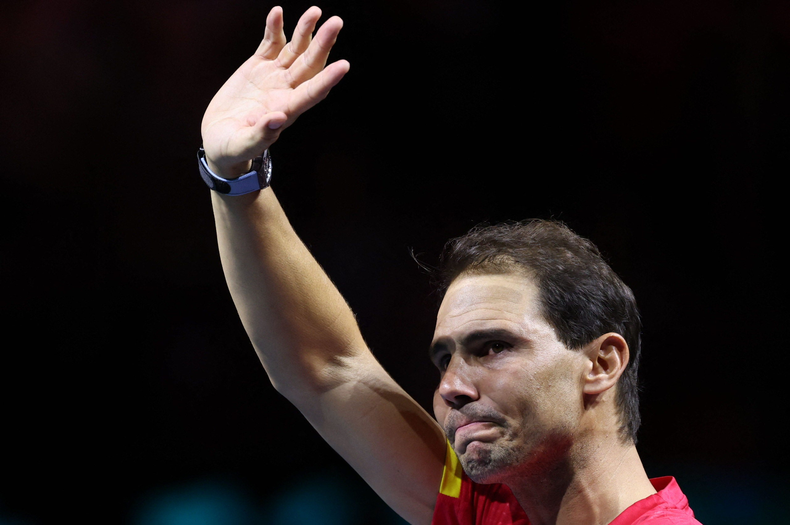 Tuhannet tennisfanit saattelivat supertähti Rafael Nadalin eläkkeelle Malagassa tunteikkaassa seremoniassa – "Gracias Rafa"