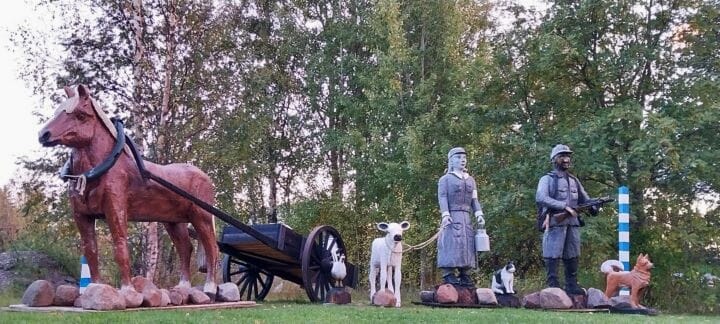 Taiteilija Heikki Laurilan Veistospuisto kertoo luonnon monimuotoisuuden tärkeästä merkityksestä, luontokadosta ja maapallon luonnonvarojen rajallisuudesta.
