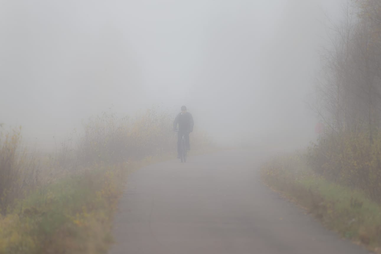 Lokakuu oli Oulun seudulla vähän tavanomaista sumuisempi. Vuosittainen vaihtelu on Suomen säälle tyypillistä, joten joskus lokakuussa on lauhaa ja kosteaa, joskus kuivaa. Arkistokuva.