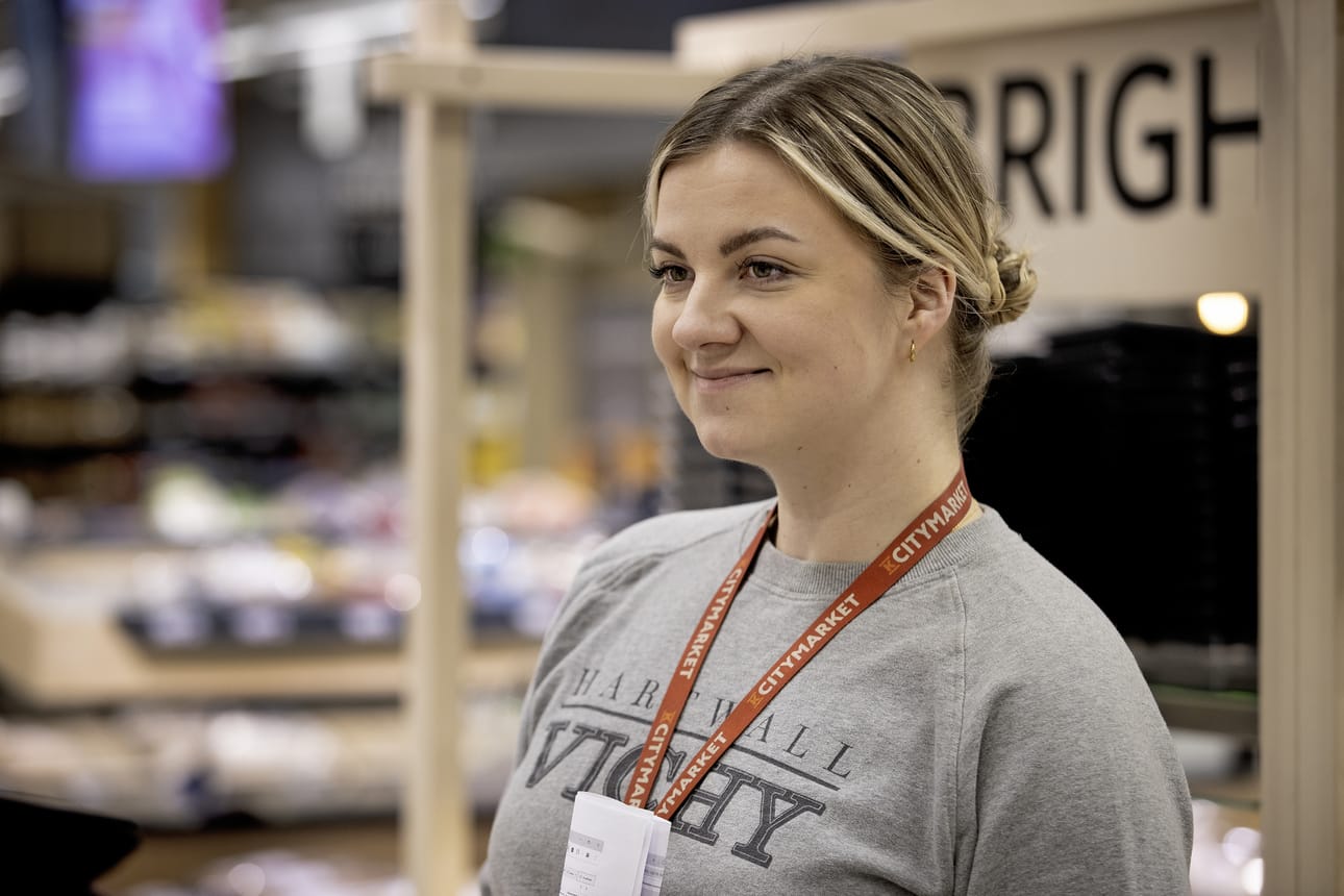 Jenni Härmä vaihtaa myymälää ensi vuonna.