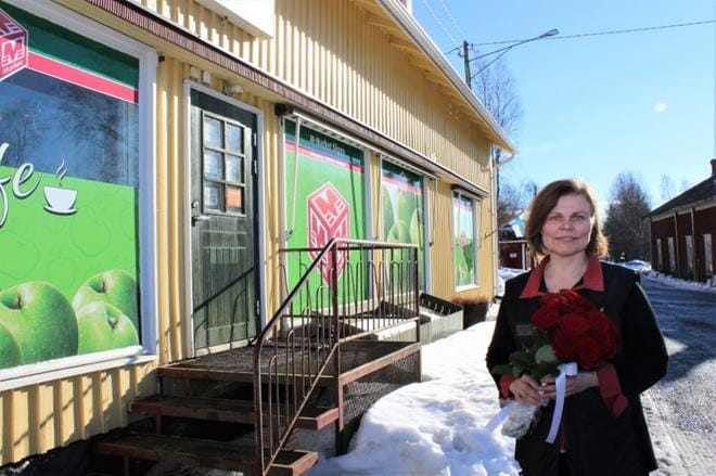 Siipyyn kyläkauppias Tanja Sinervo valittiin Suupohjan Sanomien Vuoden naiseksi. KUVA: LOTTA KALLIO