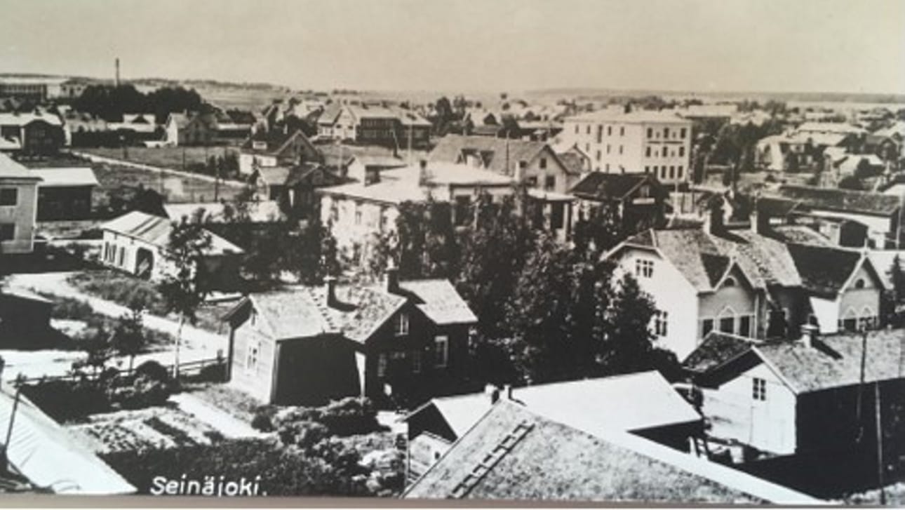 Ydinkeskustaa 20-luvulla. Taas tunnistaa Seurahuoneen ja Työväentalon. Takana on lääninsairaala rakenteilla. Se valmistui 1931. Vähän näyttää ydinkeskusta hökkelikylältä.