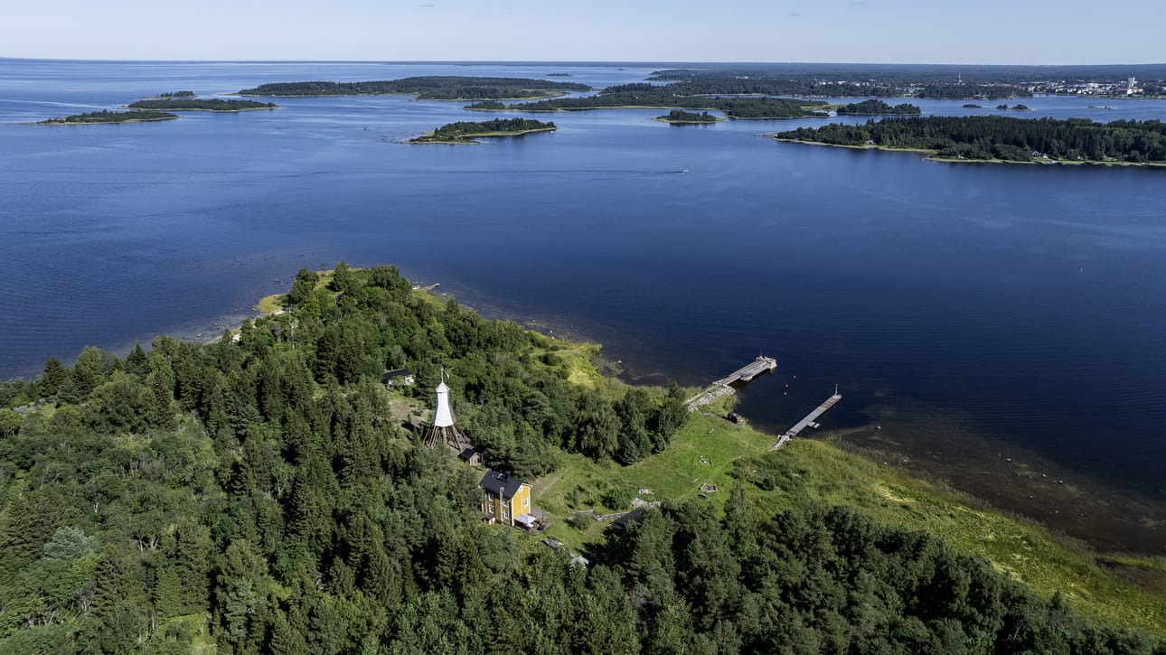 Raahessa tehtävässä ruoppauksessa palautetaan varmistettu väylän vesisyvyys eli haraussyvyys.