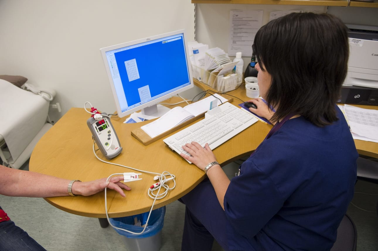 Suomessa on koulutettu lääkkeitä määrääviä hoitajia vuodesta 2011 lähtien. LEHTIKUVA / JARNO MELA