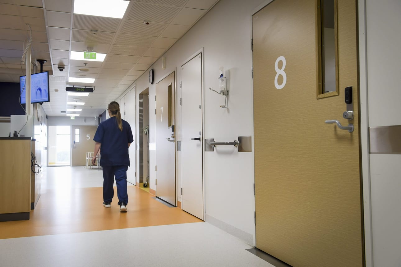 Työnantajajärjestön mukaan koulutustukijärjestelmän lopettaminen uhkaa lisätä työvoimapulaa kunta- ja hyvinvointialoilla. LEHTIKUVA / EMMI KORHONEN