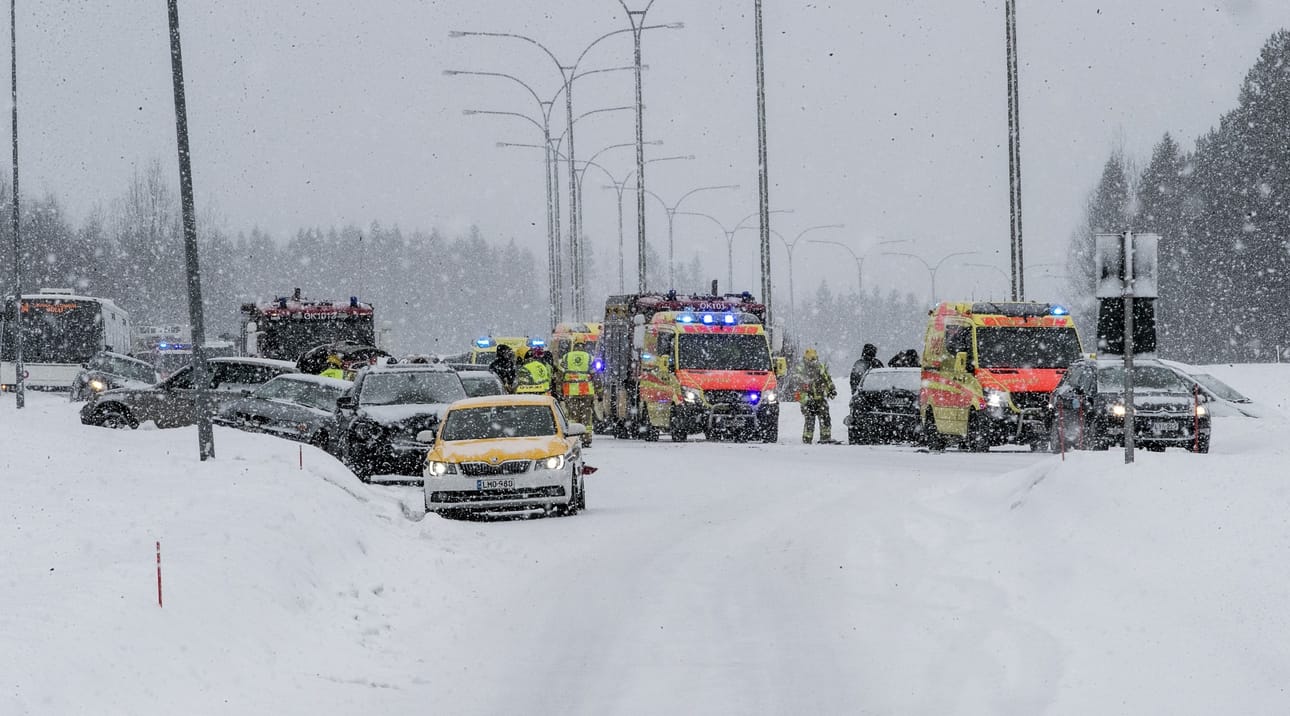 Oulun eteläpuolella rytisi peltiä maanantaina oikein urakalla. Liikenneonnettomuuksissa oli yhteensä 29 autoa.