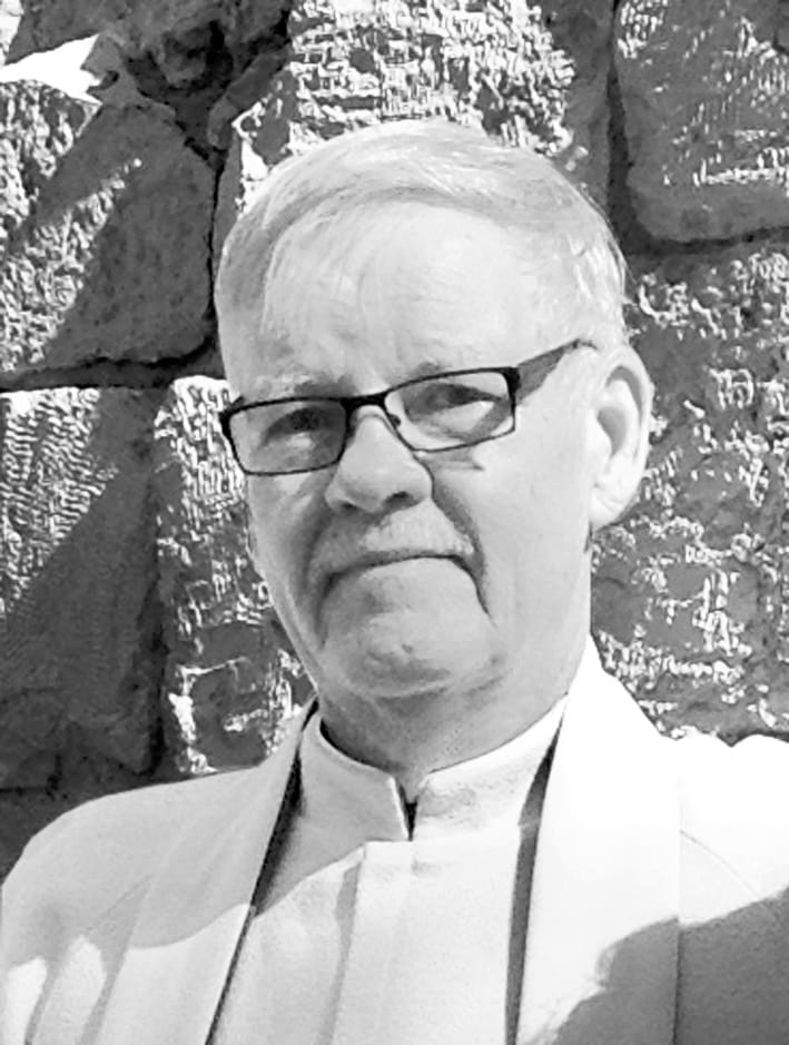 Rovasti Ari Juntunen.