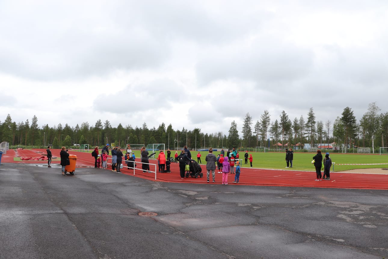 Vaikka osallistujia oli vähemmän kuin viime vuonna, jo ensimmäisenä päivänä paikalla oli mukavasti porukkaa.