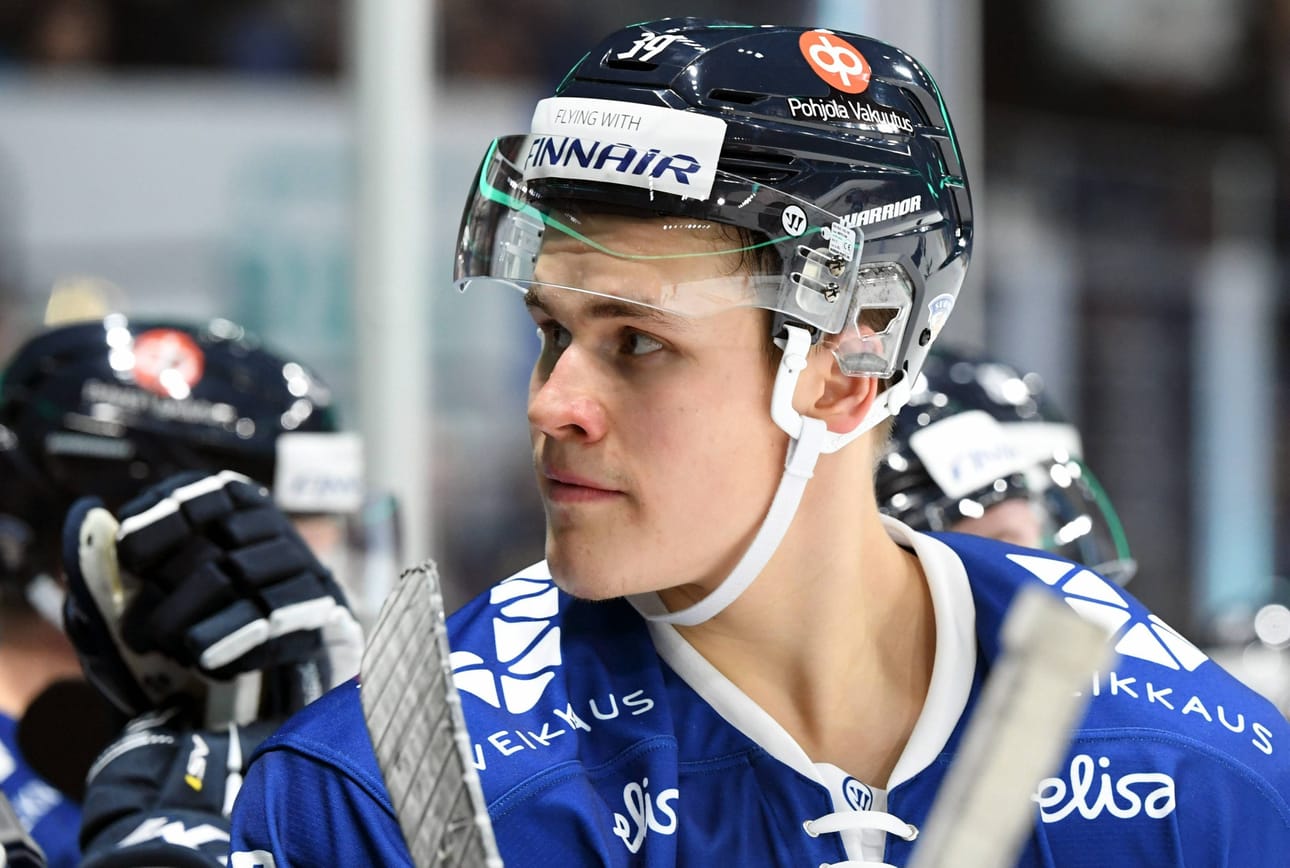 Arkistokuvassa jääkiekkoilija Jesse Puljujärvi Suomen maajoukkuepaidassa. LEHTIKUVA / Jussi Nukari