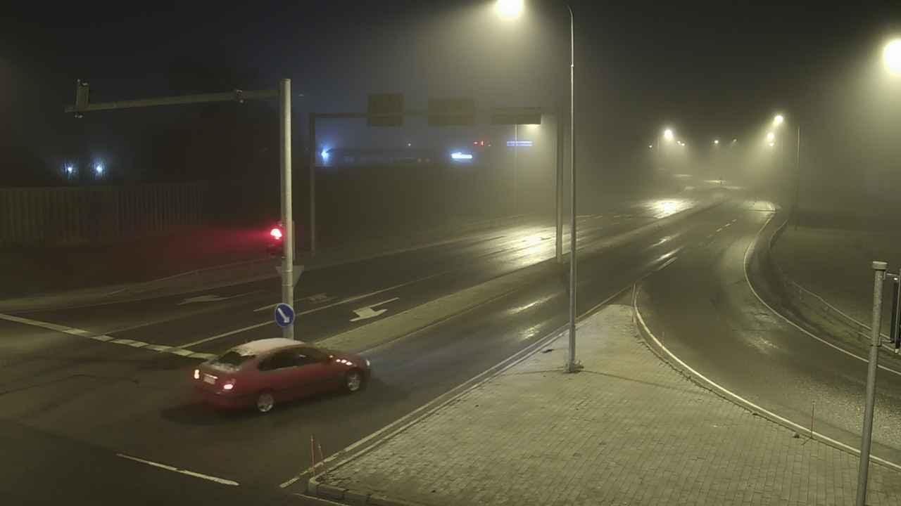 Oulussa aamu on ollut sumuinen. Kuva liikenneviraston kelikamerasta Hintasta.