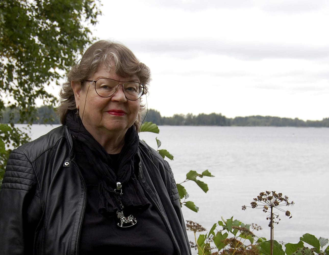 Marita Tuomilaakso asuu nykyään lapsuuden maisemissaan Sastamalassa. Kalastusharrastuksensa hän aloitti jo pikkutyttönä Liekoveden rannalla.