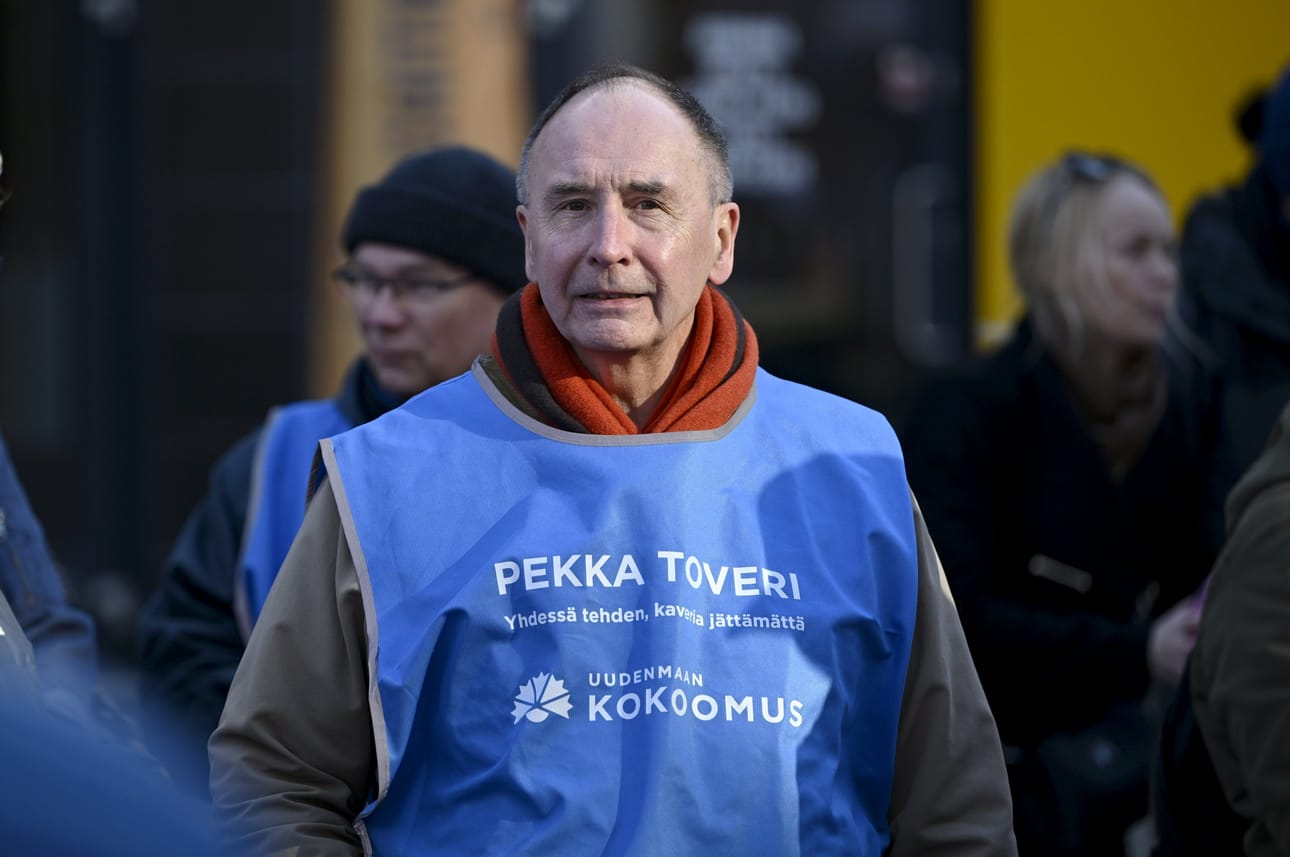 Uudeltamaalta eduskuntaan näytti iltayhdeksän aikaan olevan nousemassa muun muassa kenraalimajuri evp. Pekka Toveri (kok.). LEHTIKUVA / ANTTI AIMO-KOIVISTO