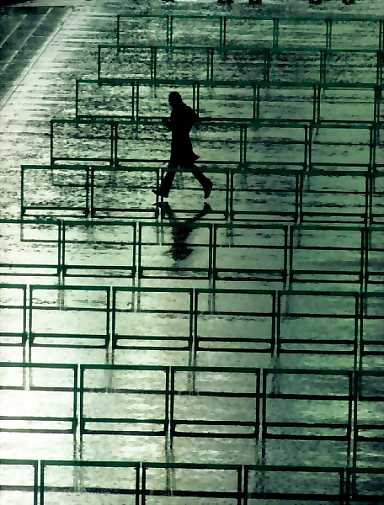 Kaatosade keskeytti kisat.