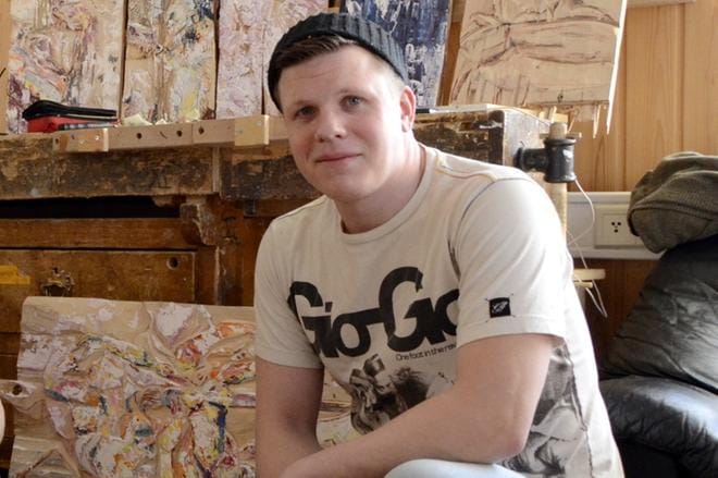 Kaj Lindgård valmistui koristeveistäjämestariksi vuonna 2013. Nyt hänet on palkittu Ranskan Taiteilijaseuran salongissa. KUVA: JURVAN SANOMIEN ARKISTO