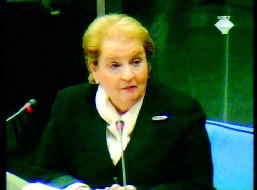 Yhdysvaltain entinen ulkoministeri Madeleine Albright oli todistajana Plavsicia vastaan käydyssä oikeudenkäynnissä.