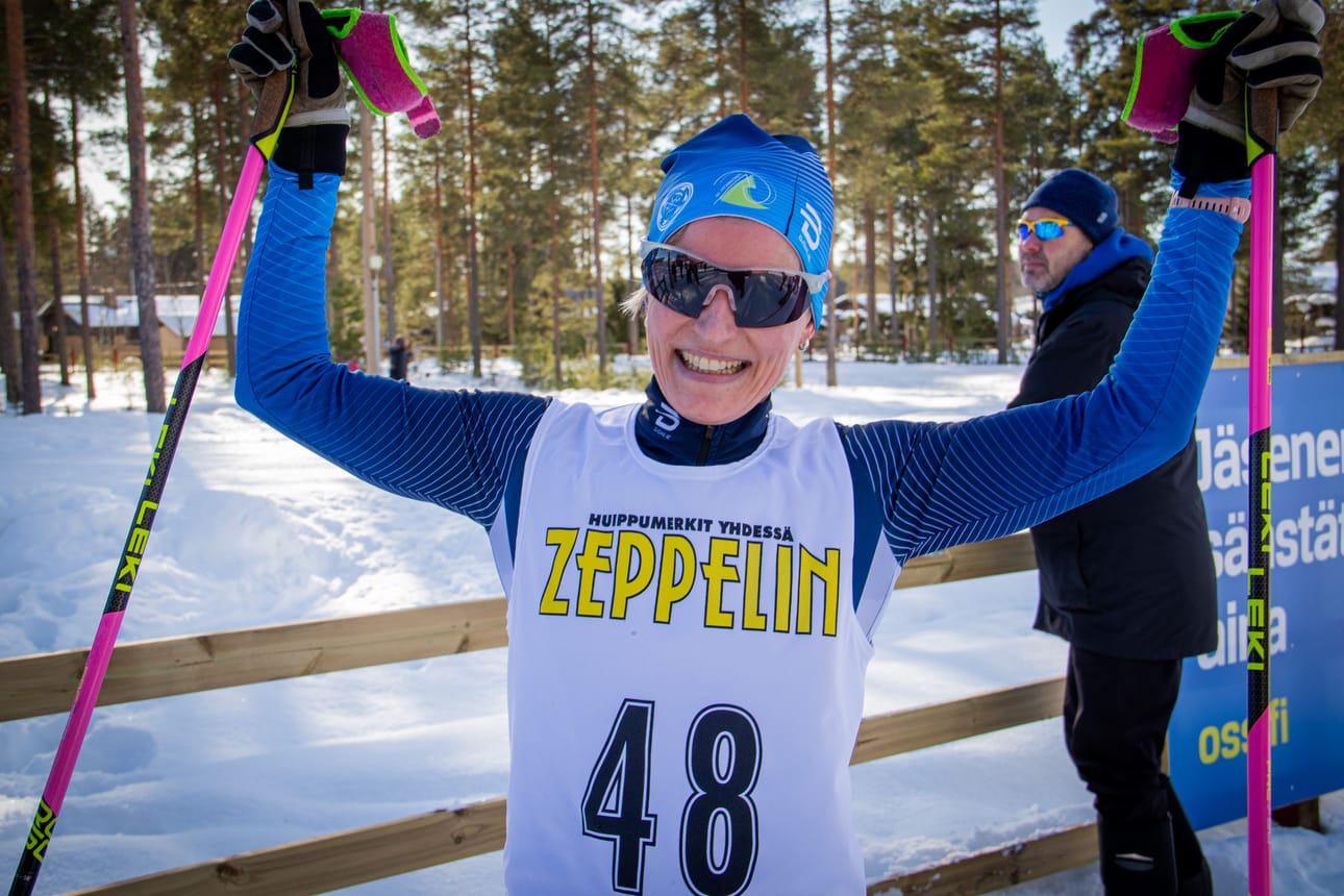 Limingan Niittomiesten Riikka Tulppo ei ollut tyytyväinen hiihtosuoritukseensa, mutta pronssimitaliinsa oli.