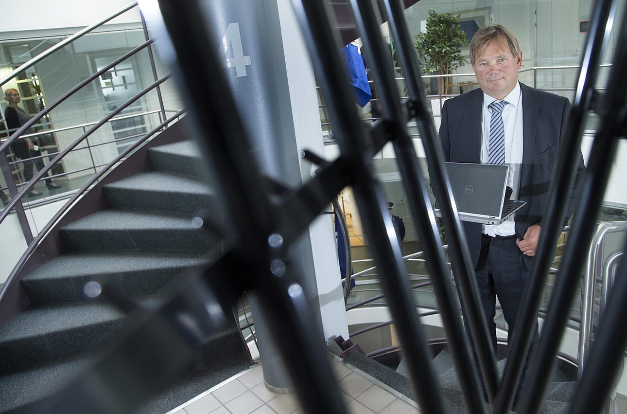 Poliisijohtaja Tomi Vuori Poliisihallituksesta kertoo, että poliisin toimintaan pyritään nykyään vaikuttamaan julkaisemalla yksittäisistä poliisivirkamiehistä kaikki mahdolliset tiedot sosiaalisessa mediassa.