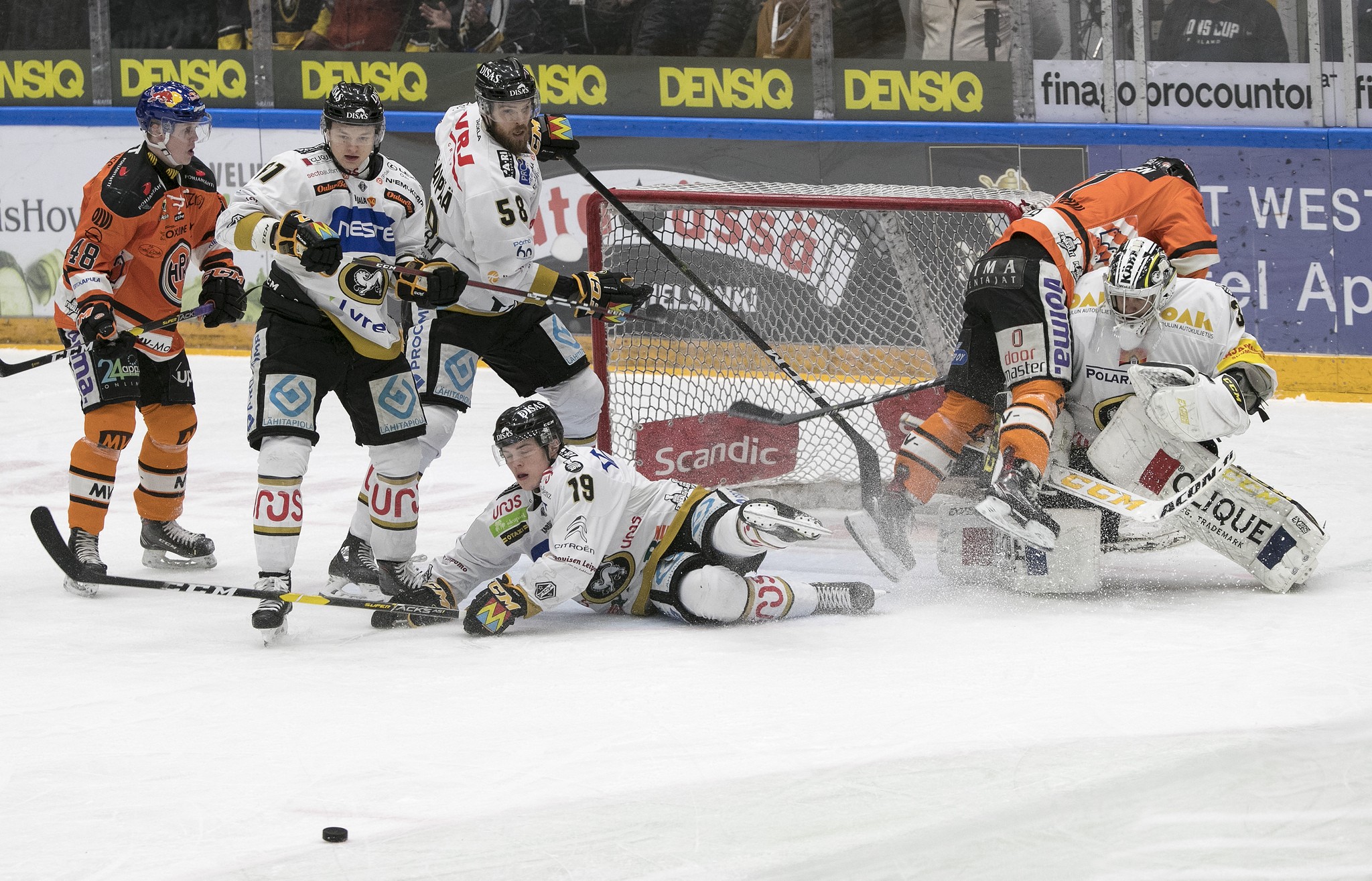Jääkiekon Suomen mestaruus ratkeaa illalla Raksilassa, missä Kärpät ja HPK pelaavat seitsemättä finaaliottelua.