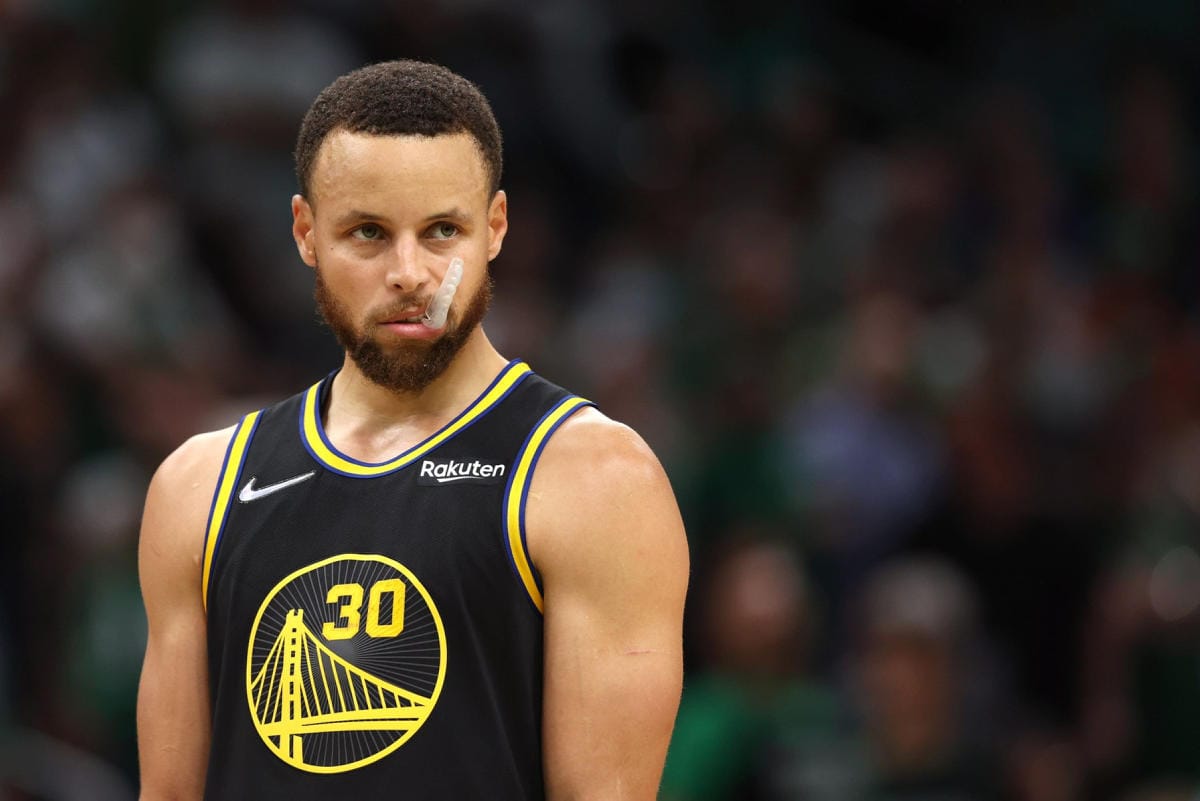 Pelin pistemies oli edellisen pelin tapaan Golden Staten Stephen Curry. LEHTIKUVA / AFP
