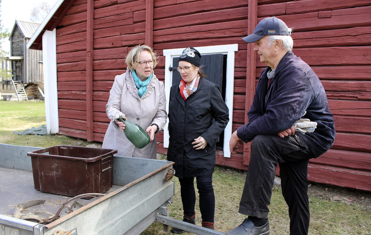Pirkko Haipus, Jaana Koski ja Kalevi Loukkola odottavat innolla alkanutta museon kesää. Vanhan ajan viikolla hengaillaan 60-luvun tyyliin.