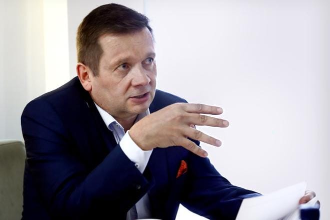 Kuluttajien luottamus näkyy aluejohtaja Jari Alasen mukaan myös Keskon myymien VW-konsernin automerkkien tilauskannassa, joka oli alkuvuonna yli 21 prosentin kasvussa. KUVA: JOUKO HÄNNINEN