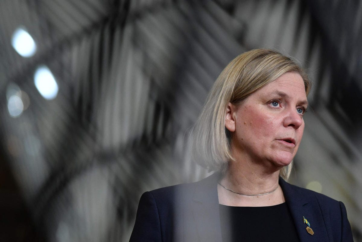 Pääministeri Andersson kertoi asevelvollisuuden laajentamisesta Ruotsissa torstaina. LEHTIKUVA / AFP